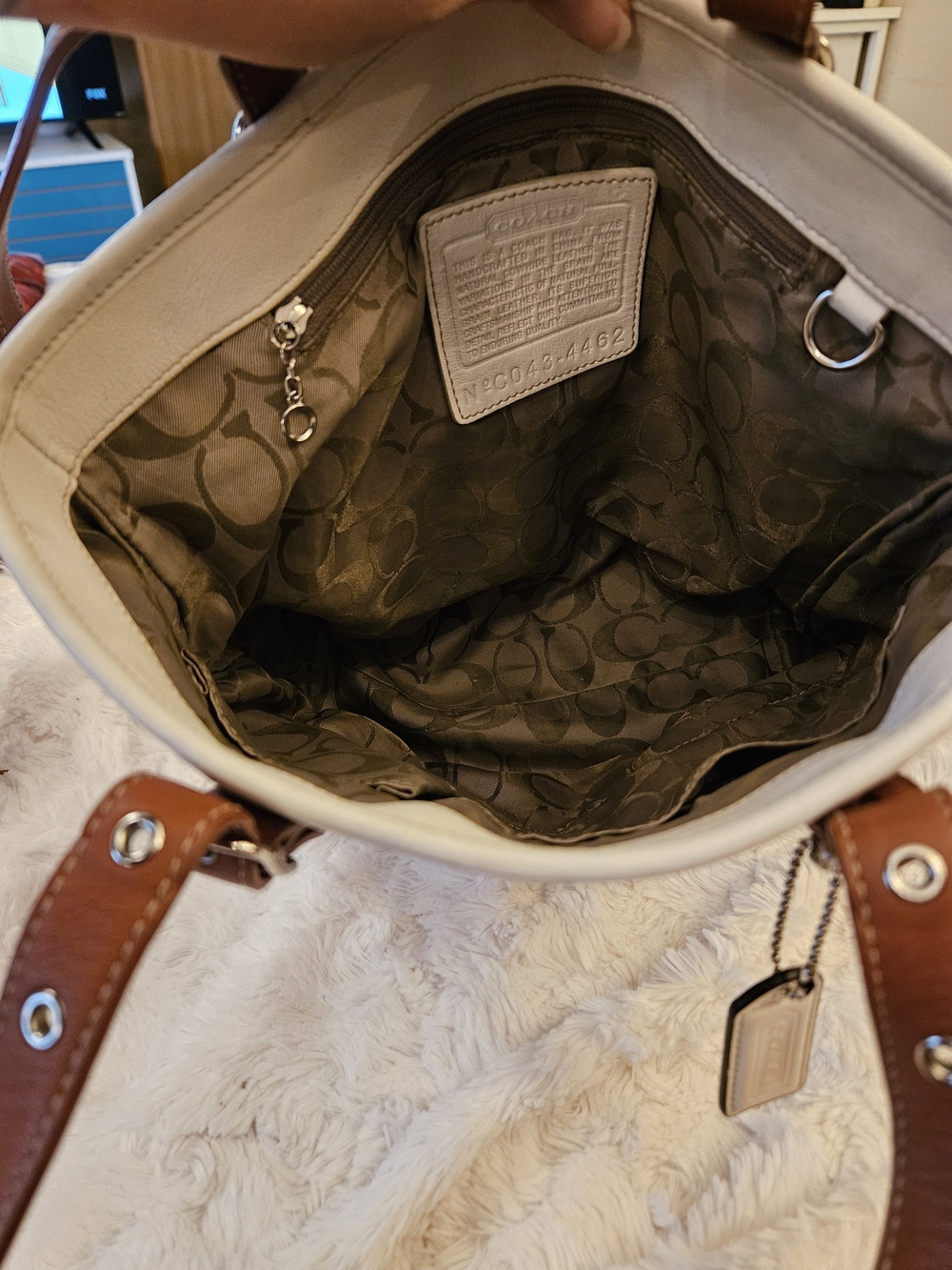 Coach✨️2004 Hamptons Two Toned Leather Tote Bag - Picture 11 of 16